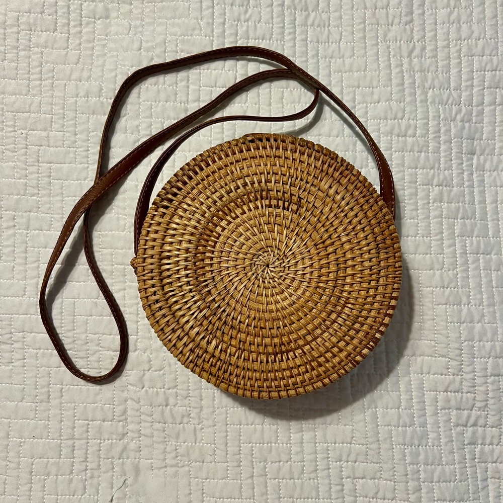 Round Woven Tan Women’s Shoulder Bag